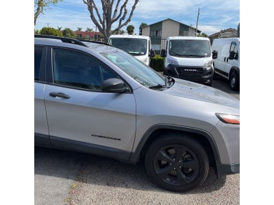 2016 Jeep Cherokee Sport