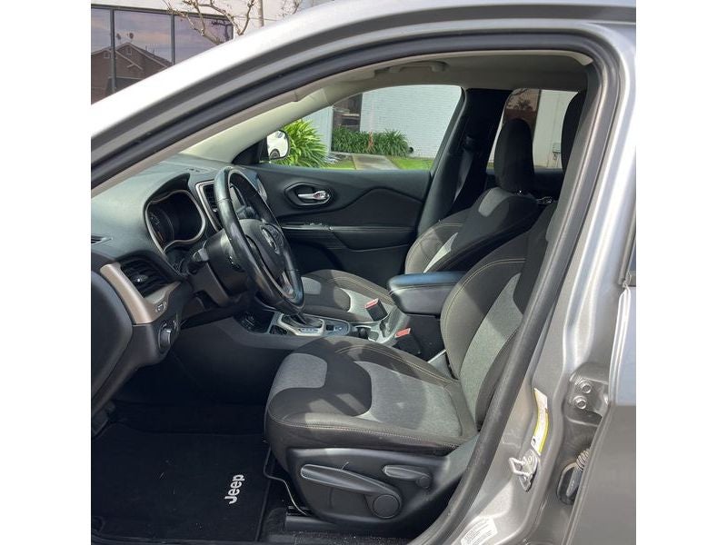 2016 Jeep Cherokee Sport