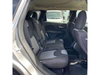 2016 Jeep Cherokee Sport