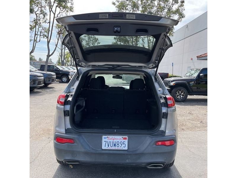 2016 Jeep Cherokee Sport