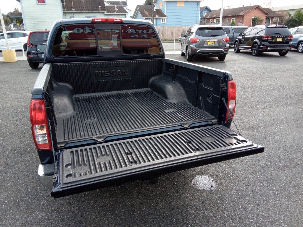 2016 Nissan Frontier 4WD Crew Cab SWB Auto SV