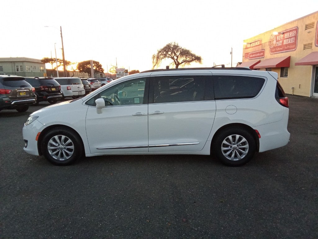 2017 Chrysler Pacifica Touring L