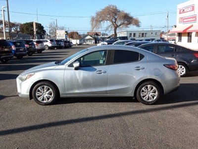 2019 Toyota Yaris LE Auto (Natl)