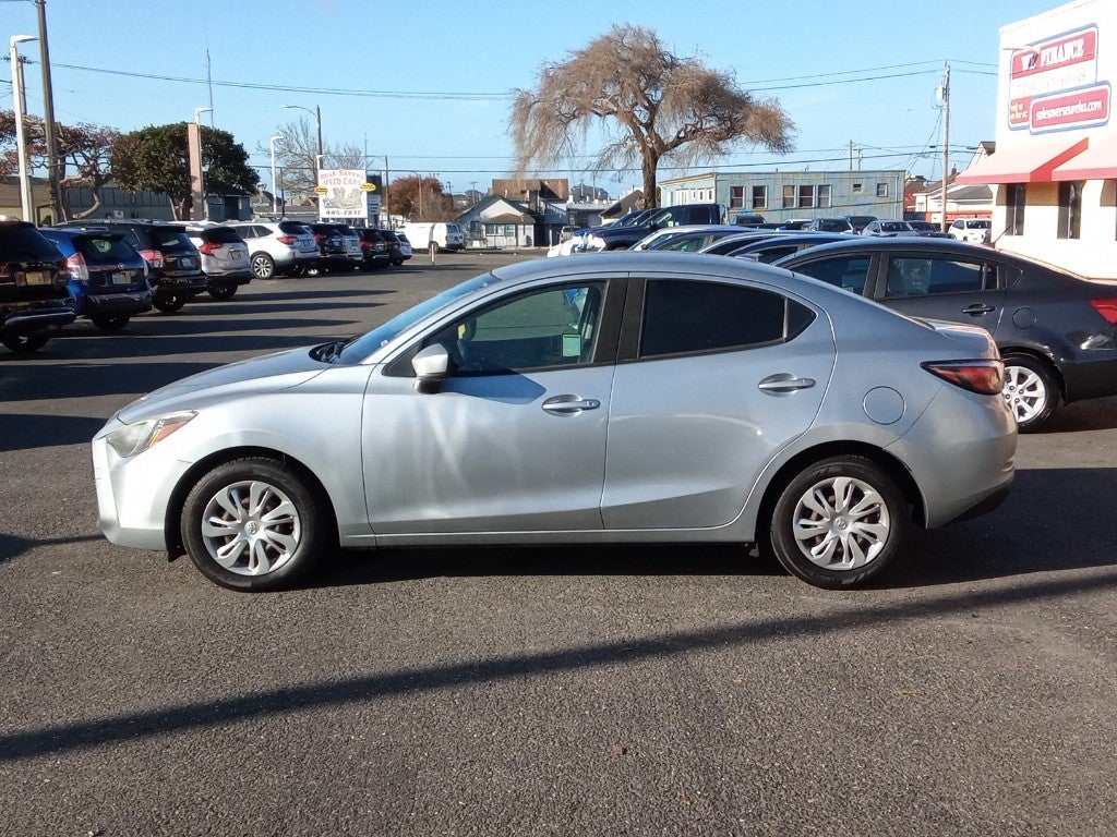 2019 Toyota Yaris LE Auto (Natl)