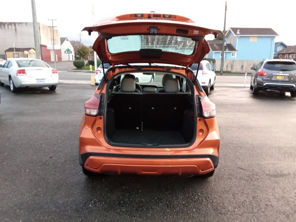 2023 Nissan Kicks SR