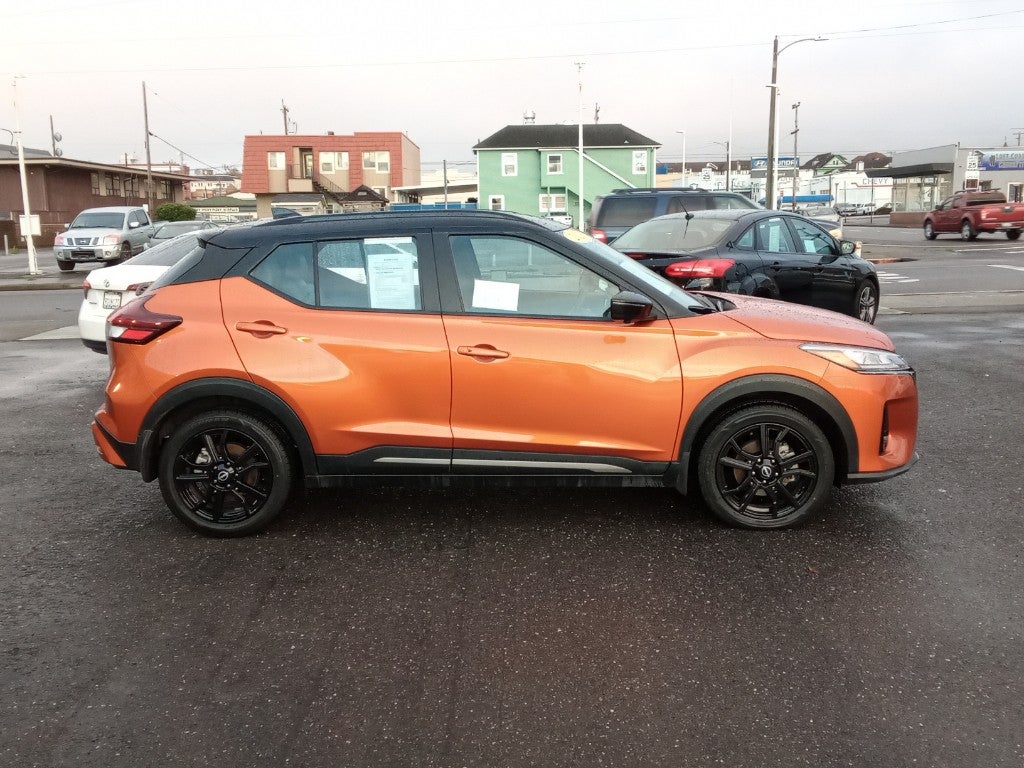 2023 Nissan Kicks SR
