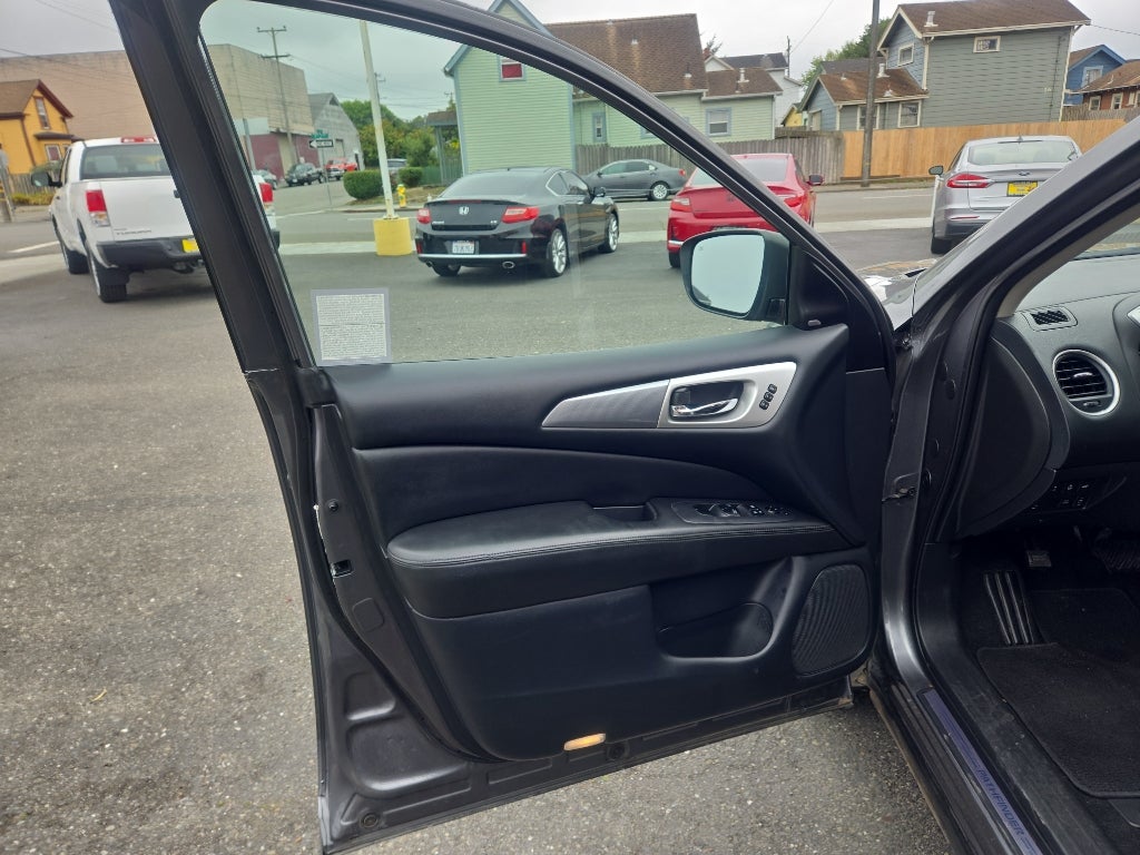 2020 Nissan Pathfinder SL