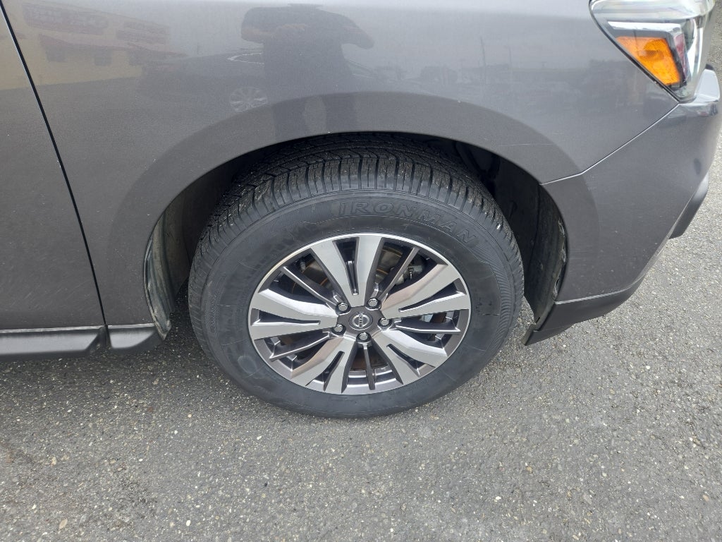 2020 Nissan Pathfinder SL