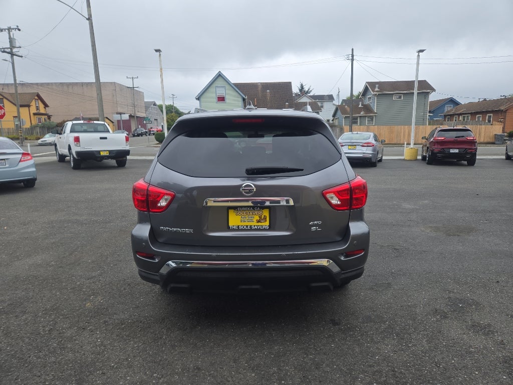 2020 Nissan Pathfinder SL