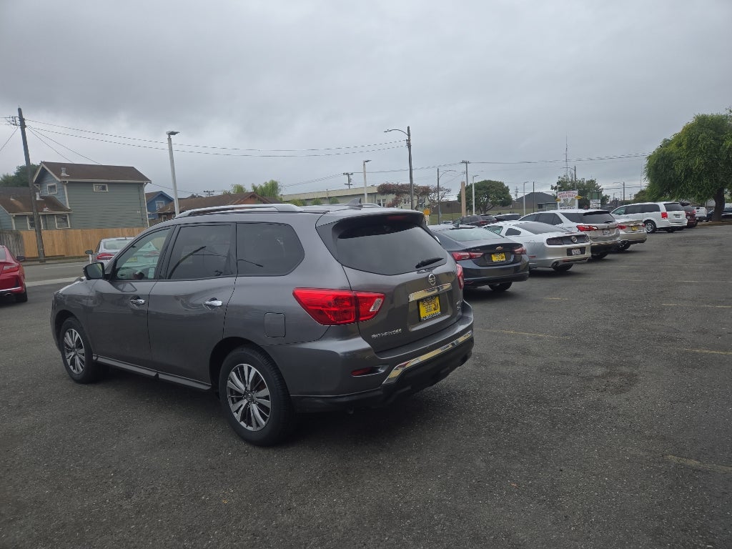 2020 Nissan Pathfinder SL