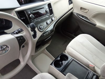 2012 Toyota Sienna 5dr 7-Pass Van V6 LE AAS FWD (Natl)