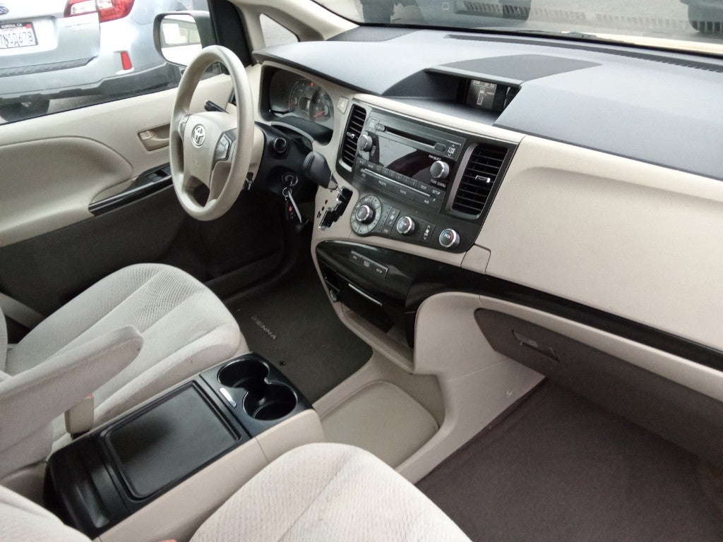 2012 Toyota Sienna 5dr 7-Pass Van V6 LE AAS FWD (Natl)