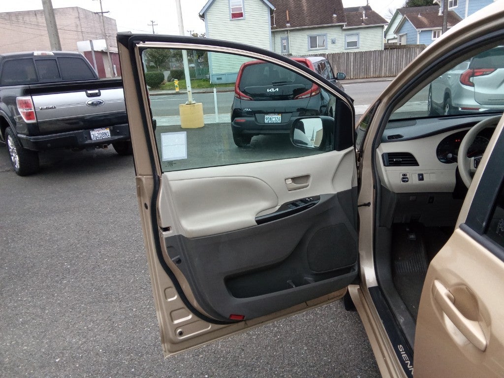 2012 Toyota Sienna 5dr 7-Pass Van V6 LE AAS FWD (Natl)