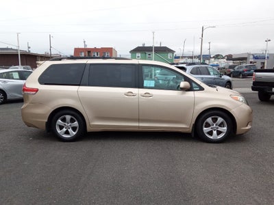 2012 Toyota Sienna 5dr 7-Pass Van V6 LE AAS FWD (Natl)