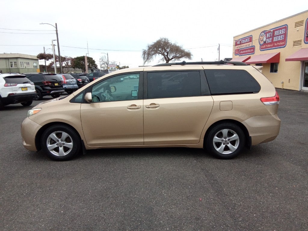 2012 Toyota Sienna 5dr 7-Pass Van V6 LE AAS FWD (Natl)