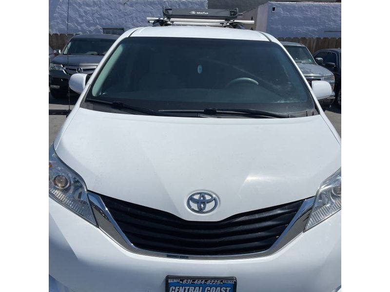2012 Toyota Sienna 5dr 8-Pass Van V6 LE FWD (Natl)
