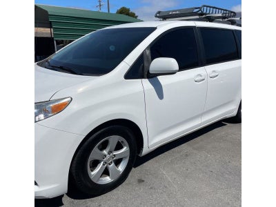 2012 Toyota Sienna 5dr 8-Pass Van V6 LE FWD (Natl)