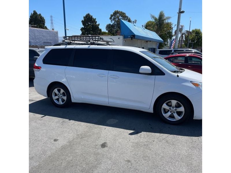 2012 Toyota Sienna 5dr 8-Pass Van V6 LE FWD (Natl)