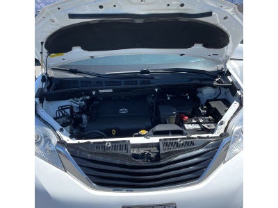 2012 Toyota Sienna 5dr 8-Pass Van V6 LE FWD (Natl)