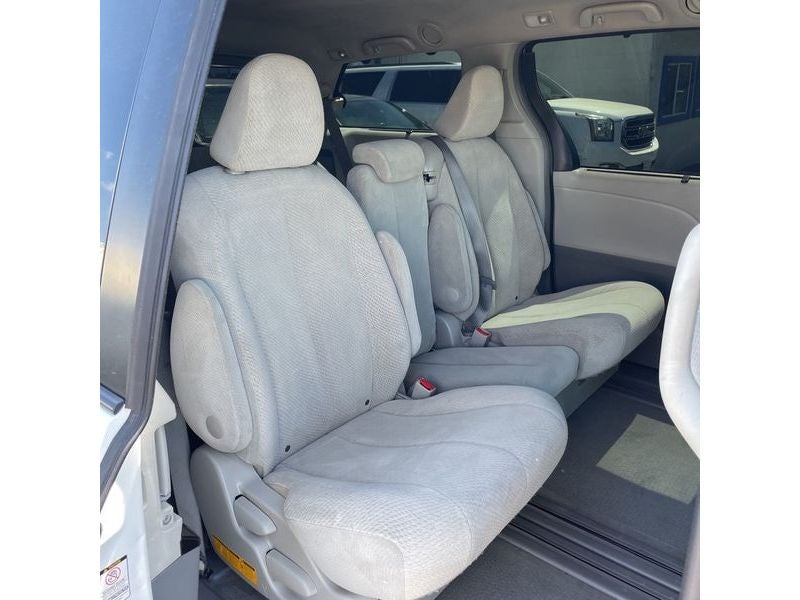 2012 Toyota Sienna 5dr 8-Pass Van V6 LE FWD (Natl)