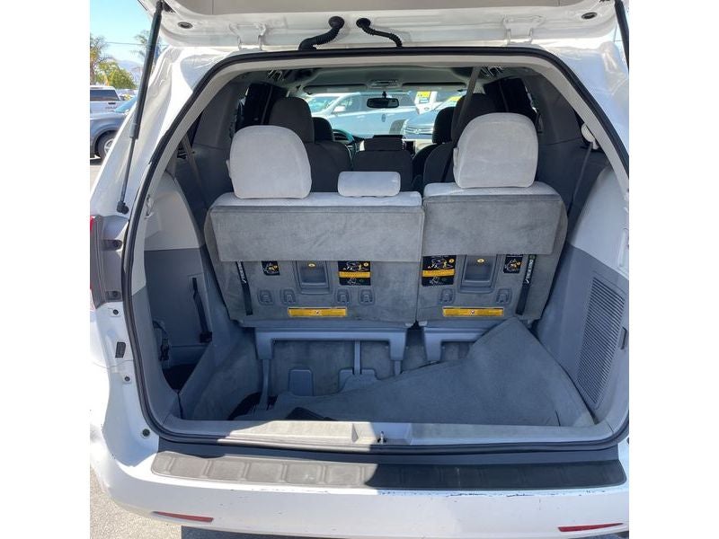 2012 Toyota Sienna 5dr 8-Pass Van V6 LE FWD (Natl)