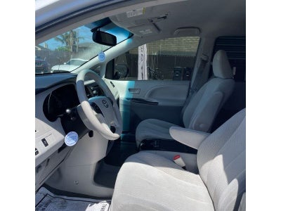 2012 Toyota Sienna 5dr 8-Pass Van V6 LE FWD (Natl)