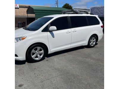 2012 Toyota Sienna 5dr 8-Pass Van V6 LE FWD (Natl)
