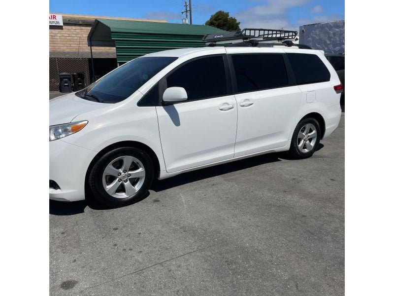 2012 Toyota Sienna 5dr 8-Pass Van V6 LE FWD (Natl)