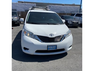2012 Toyota Sienna 5dr 8-Pass Van V6 LE FWD (Natl)