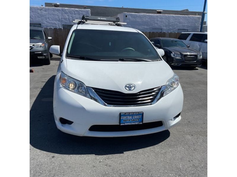 2012 Toyota Sienna 5dr 8-Pass Van V6 LE FWD (Natl)