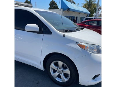 2012 Toyota Sienna 5dr 8-Pass Van V6 LE FWD (Natl)