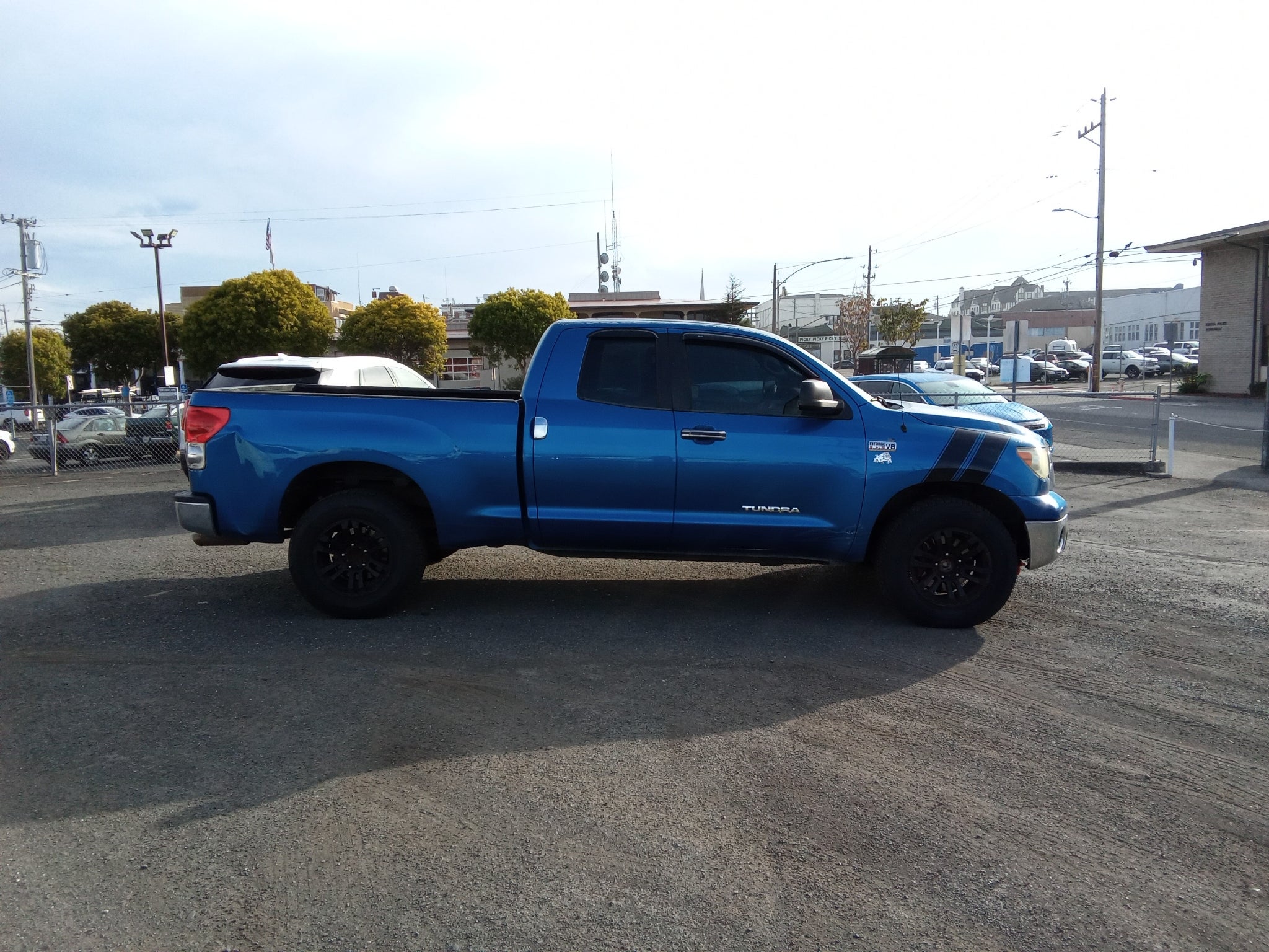 2009 Toyota Tundra 2WD Double Cab Standard Bed 5.7L V8 (Natl)