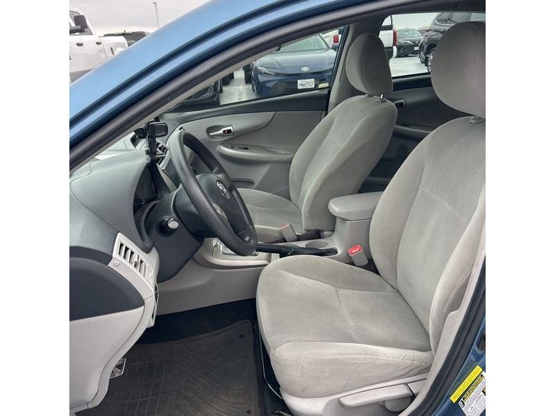 2013 Toyota Corolla 4dr Sdn Man L (Natl)