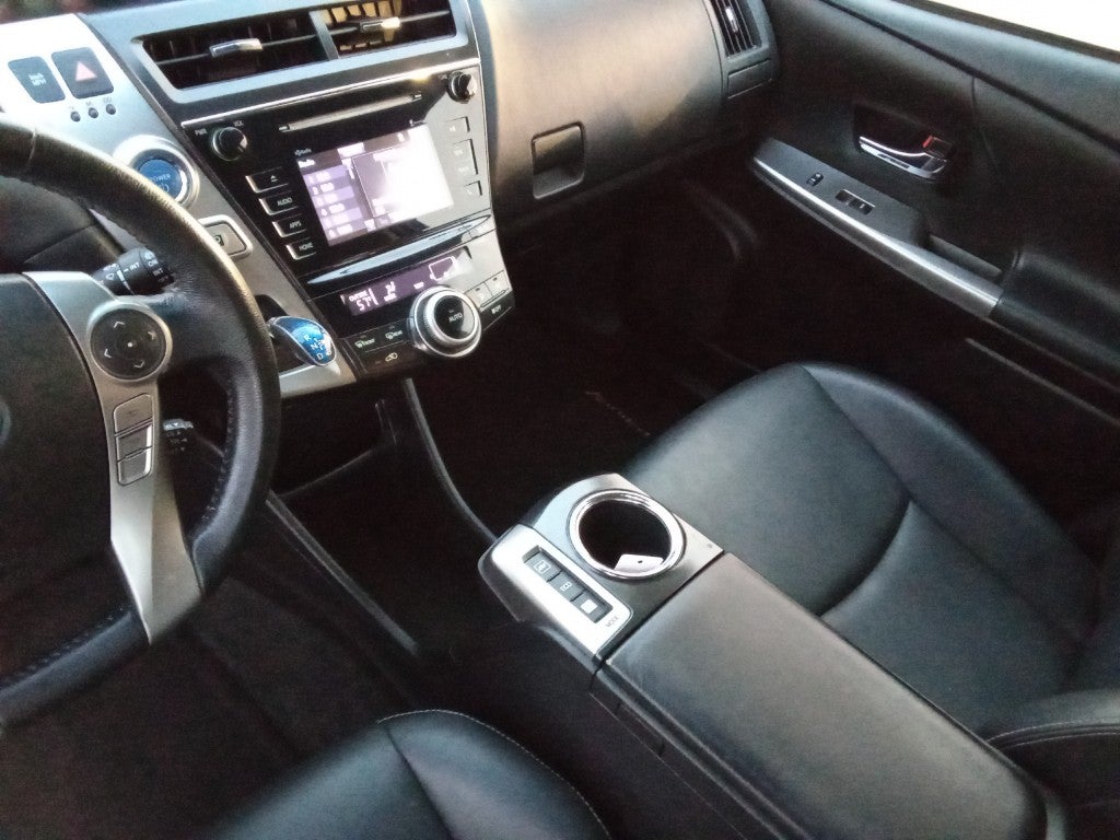 2015 Toyota Prius v 5dr Wgn Two (Natl)