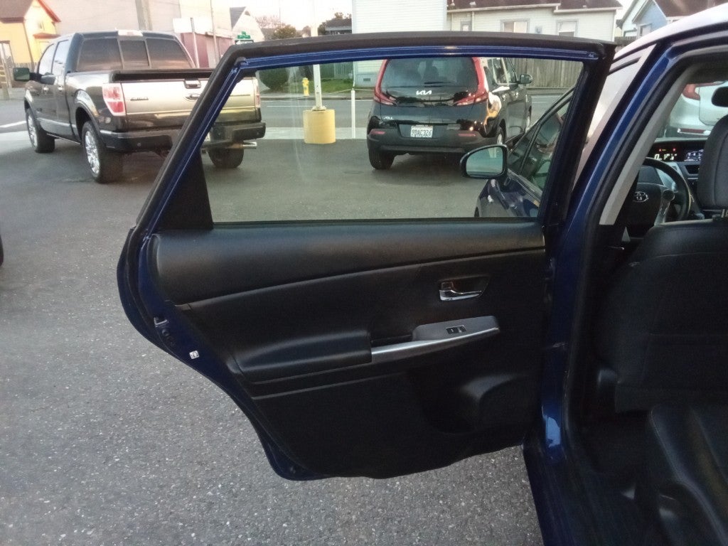 2015 Toyota Prius v 5dr Wgn Two (Natl)