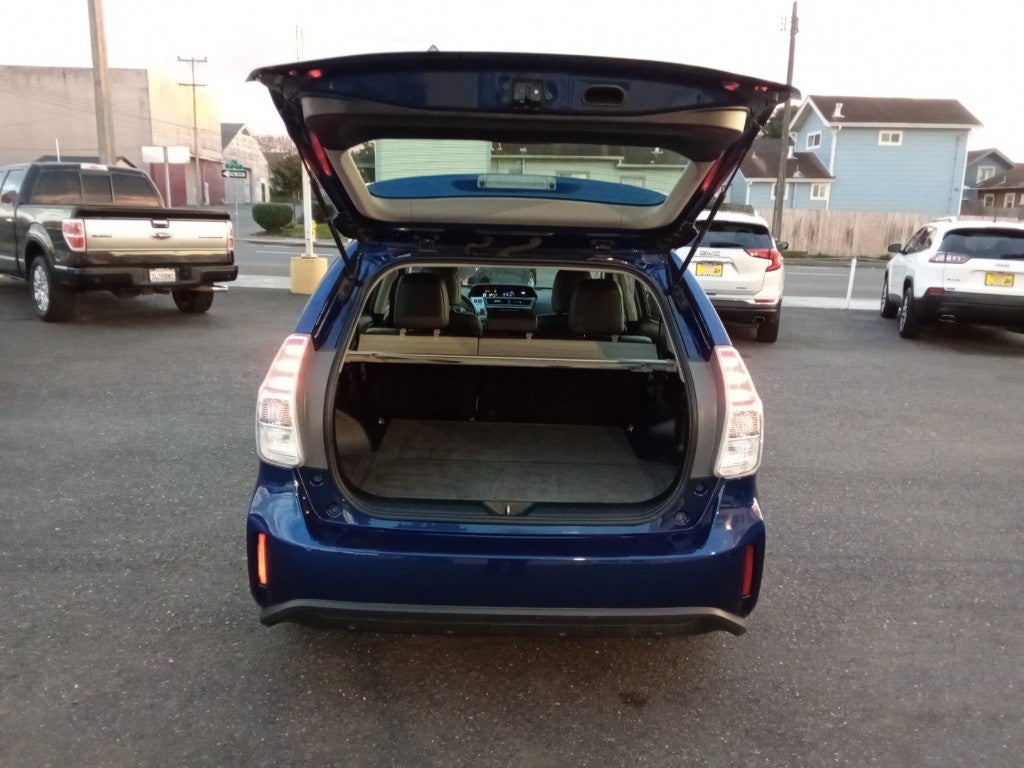 2015 Toyota Prius v 5dr Wgn Two (Natl)