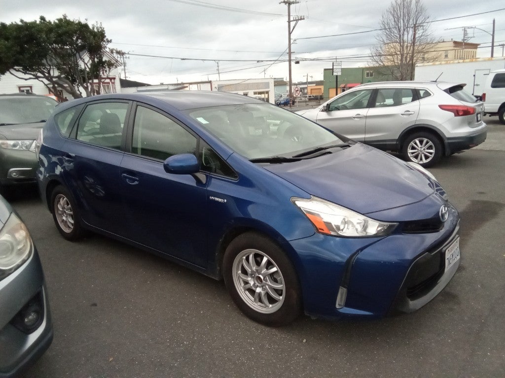 2015 Toyota Prius v 5dr Wgn Two (Natl)