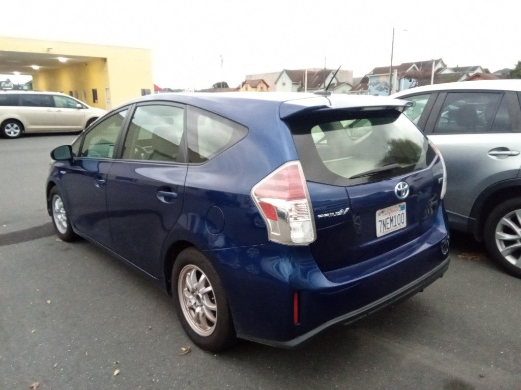 2015 Toyota Prius v 5dr Wgn Two (Natl)