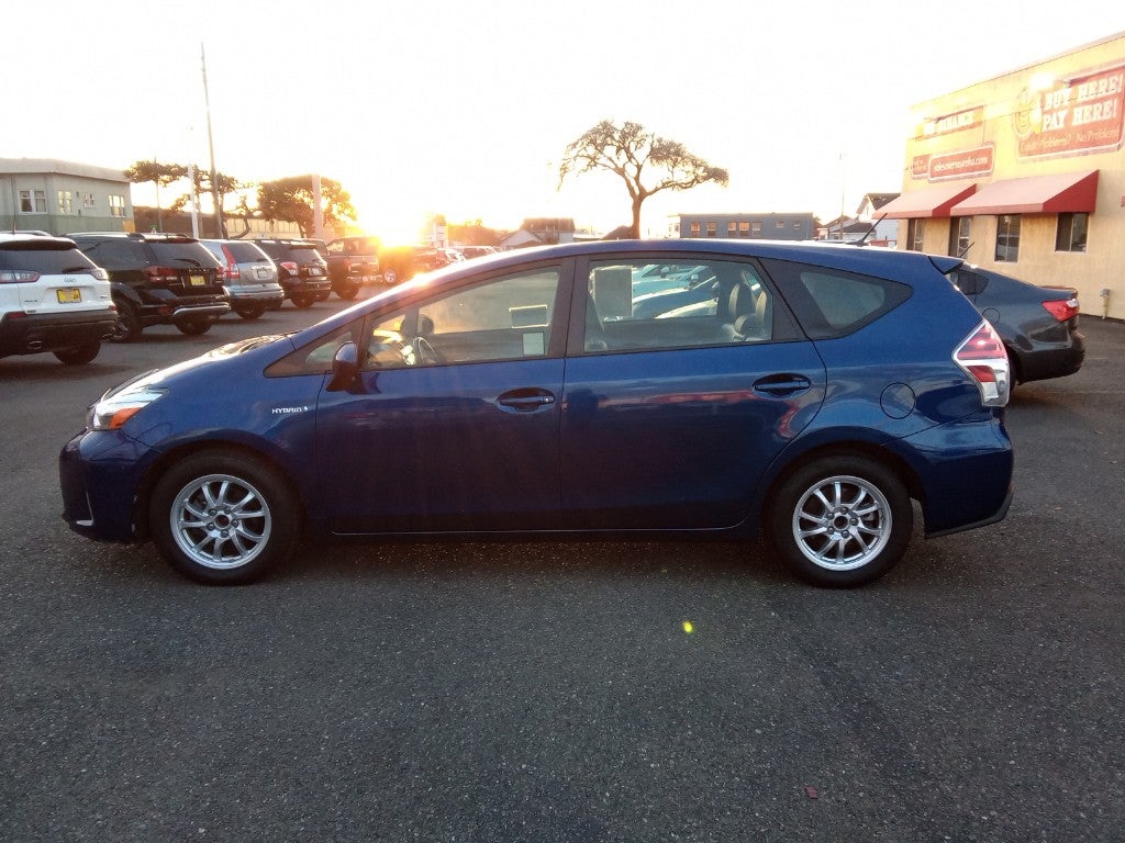 2015 Toyota Prius v 5dr Wgn Two (Natl)