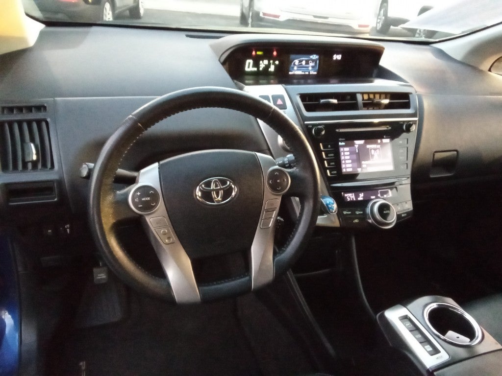 2015 Toyota Prius v 5dr Wgn Two (Natl)