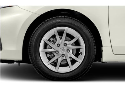 2015 Toyota Prius v 5dr Wgn Two (Natl)