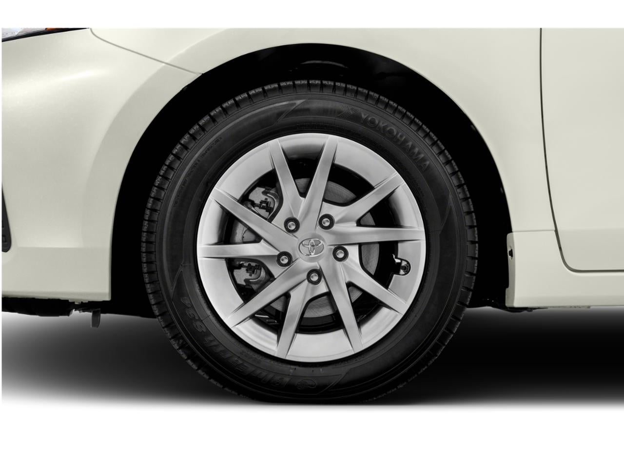 2015 Toyota Prius v 5dr Wgn Two (Natl)