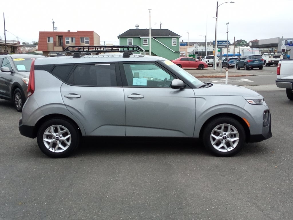 2022 Kia Soul LX IVT